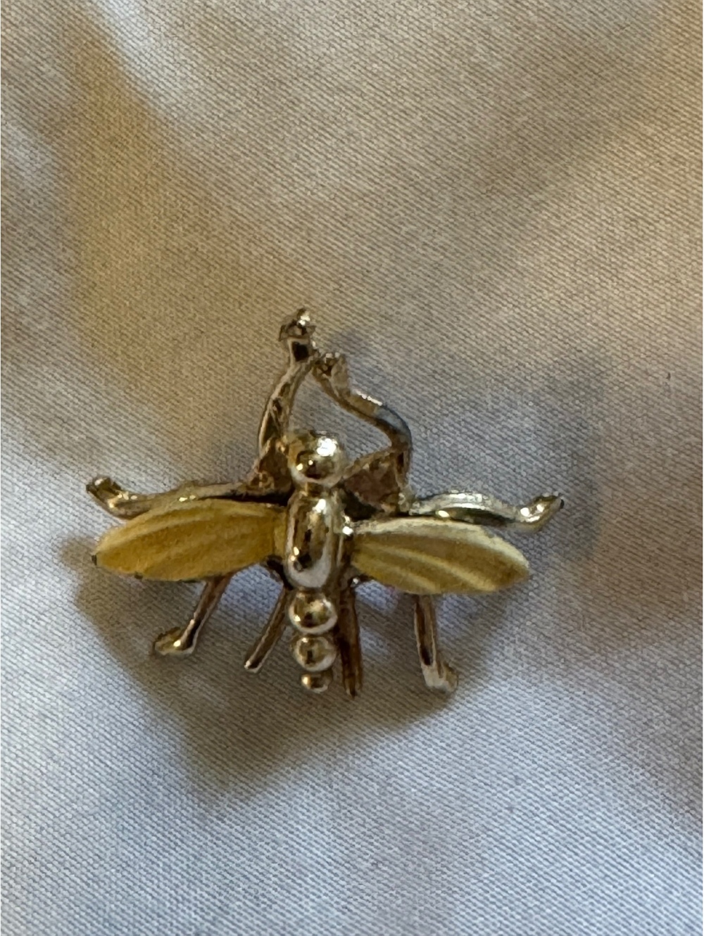 Vintage Gold Tone Bee Insect Brooch Pin Cream Enamel Wings Retro